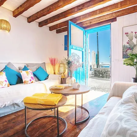 Hébergement de vacances Eco Fisherman's Seafront - Fantastic Views - Private Courtyard