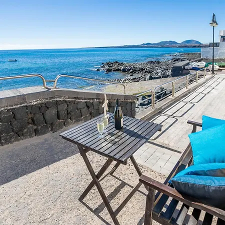 Eco Fisherman's Seafront - Fantastic Views - Private Courtyard