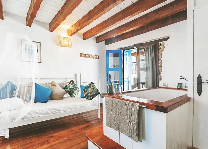 Eco Fisherman's Seafront - Fantastic Views - Private Courtyard Nyaraló *