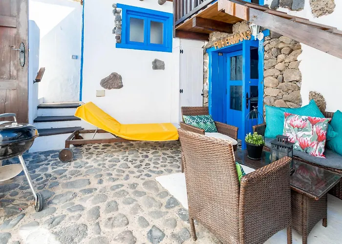 Eco Fisherman's Seafront - Fantastic Views - Private Courtyard * Arrieta