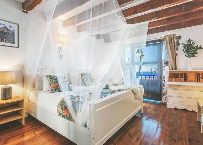 Nyaraló Eco Fisherman's Seafront - Fantastic Views - Private Courtyard *