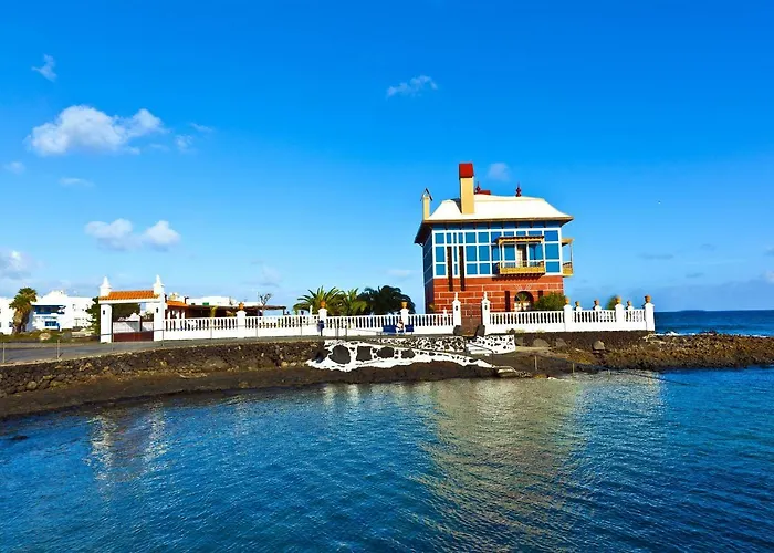 Eco Fisherman's Seafront - Fantastic Views - Private Courtyard