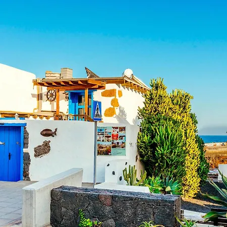 Feriehus Eco Fisherman's Seafront - Fantastic Views - Private Courtyard *
