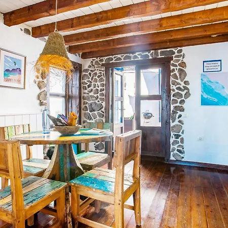 Eco Fisherman's Seafront - Fantastic Views - Private Courtyard Feriehus *