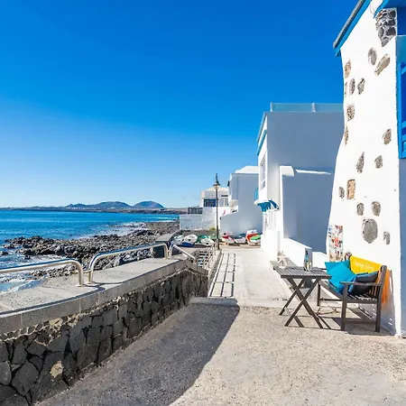 Feriehus Eco Fisherman's Seafront - Fantastic Views - Private Courtyard Arrieta (Lanzarote)
