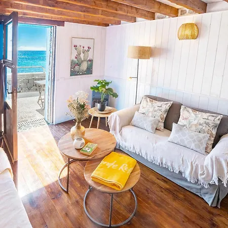 Feriehus Eco Fisherman's Seafront - Fantastic Views - Private Courtyard *